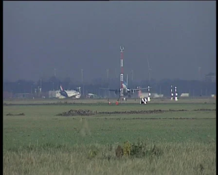 76 plane taking off Stock Footage 371202