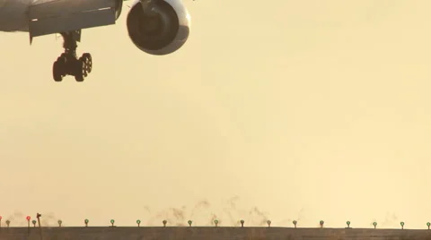 767 LANDS AT SUNSET Video stock 2326442