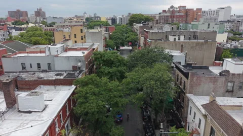 8-30-26, Bronx, NY, USA - lower flying over Arthur Avenue in the Bronx Vídeo Stock 344081401