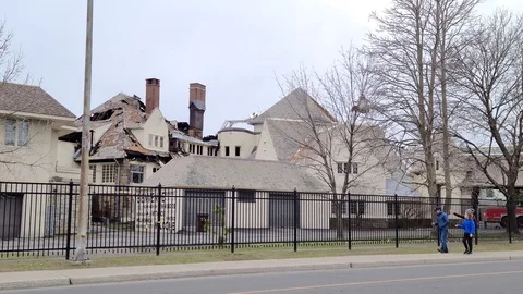 8K 24fps 4320p - Three people walking by the devastating scene of a fire Video stock 129787828