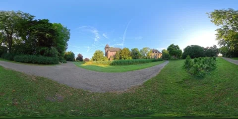 8K 360° VR Video – South Side View of Historic Castle in German Park Vidéo 314331453