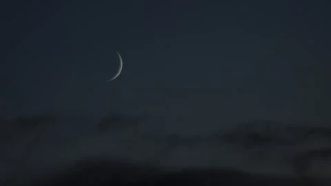8K 59.94 fps Time-Lapse Crescent Moon Tracking Across Darkening Twilight Sky Stock Footage 321736524