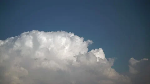 8K Exploding Clouds Fading 動画素材 164922910