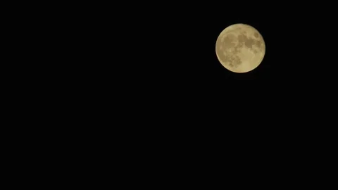 8k Full Moon Rising through frame funny Vídeo Stock 224328005