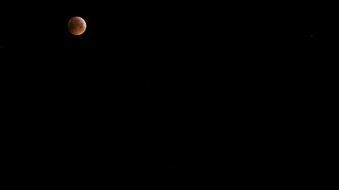 8K Lunar eclipse blood wolf moon colours Stock Footage 108127965