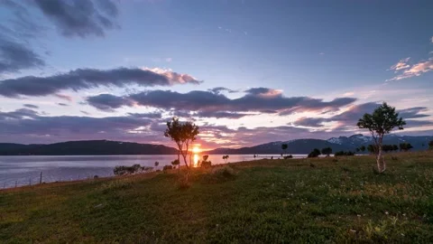 8K midnight sun Sunset at Tonsnes, arctic Norway. Stockbeeldmateriaal 149135525