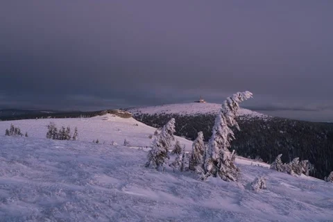 8K morning clouds rolling over the highest peaks Video stock 255951879