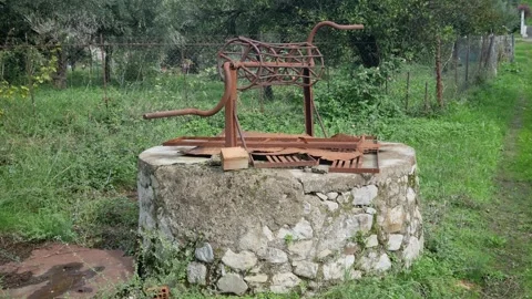 8K Old Rusty Stone Water Well in Rural Field – Cinematic Heritage Scene 스톡 동영상 320293754