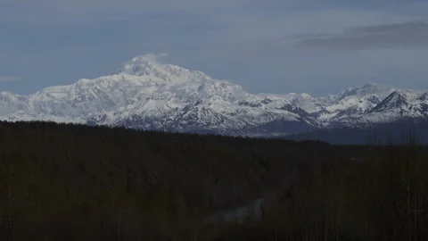 8K real time panoramic view of a sunny and snowy Mount Denali in Alaska Stock Footage 243001391