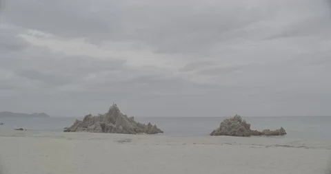 【8K】A small rocky mountain, Cloudy, Suisyou-hama, beach, Japan Видео 97254277