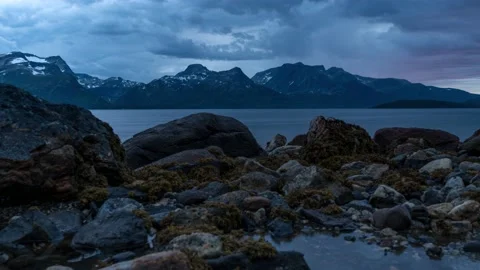 8K Stormy summer day timelapse with sea snails moving in arctic Norway. Stockbeeldmateriaal 149126151