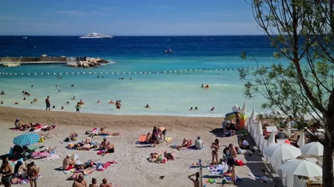 8K Swimmers Bathing In Big Waves Video stock 167096540