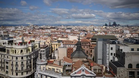 8K Time Lapse Aerial View of Madrid Skyline Crowded Urban Scene Buildings Roofs 스톡 동영상 106501217