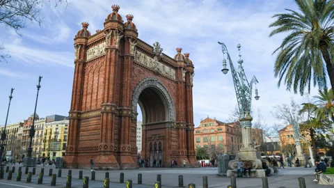 8K time lapse of Arco de Triunfo de Barcelona Stockbeeldmateriaal 135649532