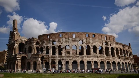8K Time Lapse of Rome Crowd of People at Colosseum Amphitheatre Ancient Landmark Video stock 105668555