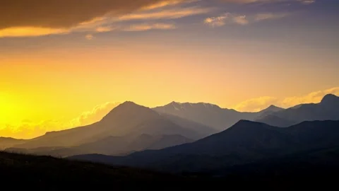 8k Time Lapse of a scenic mountain range with sunlight and cloud cover. Stock Footage 331638258