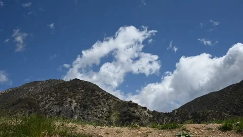 8k Timelape of clouds moving over mountains with blue sky background 스톡 동영상 151922146