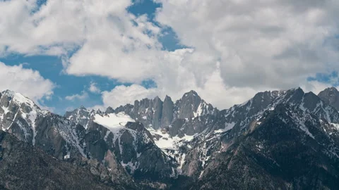 8K Timelapse of monsoon clouds over Mt. Whitney in Sierra Nevada in California Vídeo Stock 252105651