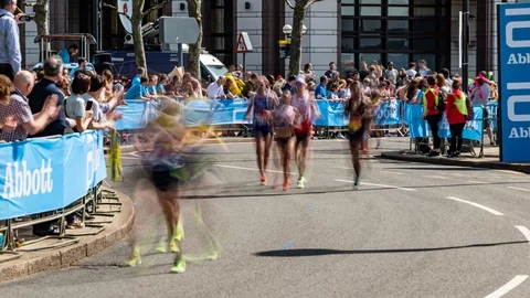 8k timelapse view of people running for the London marathon Stock Footage 91088714