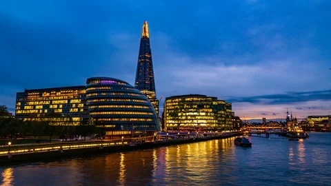 8k timelapse view of the river Thames in London at sunset, transition into night Stock Footage 89047580