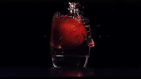 8K tomato slow motion falling 動画素材 150979713