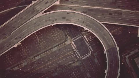 8k top down view directly above a highway during the day Illustrazione stock