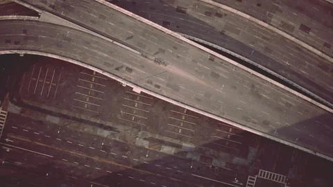8k top down view directly above a highway during the day Illustrazione stock