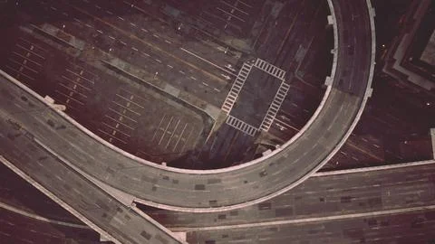 8k top down view directly above a highway during the day Illustrazione stock