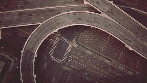 8k top down view directly above a highway during the day Illustrazione stock