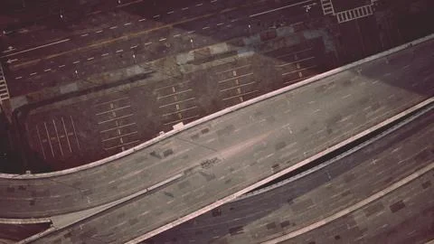 8k top down view directly above a highway during the day Illustrazione stock