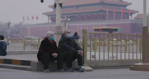 8K ，Two elderly tourists wearing masks in Tiananmen Square, Beijing Stock Footage 148359697