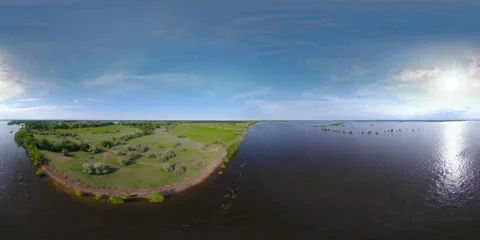 8k Vr360 Aerial Above Plain and River. Ready For Use In Virtual Reality. Vídeo Stock 148239353