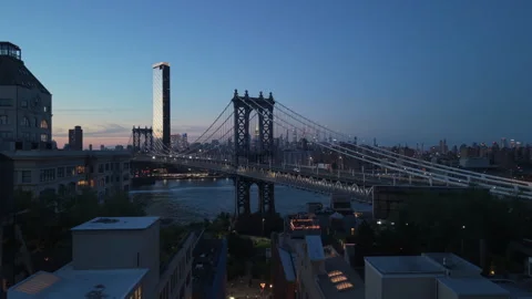 9-4-26, Brooklyn, NY, USA - dusk view of Manhattan Bridge descending Dumbo Vídeo Stock 344719707