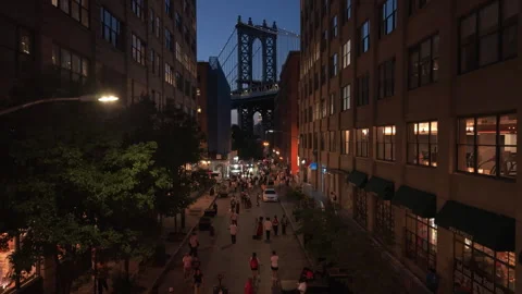 9-4-26, Brooklyn, NY, USA - dusk rising over Dumbo view of Manhattan Bridge Vídeo Stock 344720690
