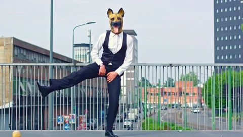 9 to 5 worker dances after job shift Видео 116274956