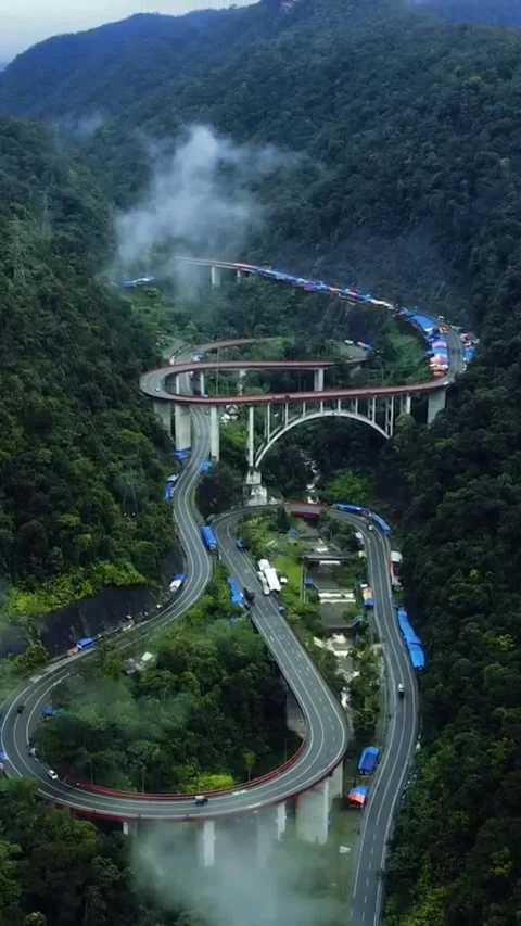 9 bend flyover in Indonesia Vídeo Stock 250282346