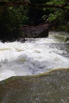 9 Steps Waterfall Cascading Through Lush Jungle in Kampot, Cambodia Foto stock