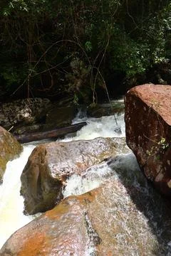 9 Steps Waterfall Cascading Through Lush Jungle in Kampot, Cambodia Foto stock