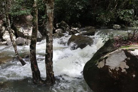 9 Steps Waterfall Cascading Through Lush Jungle in Kampot, Cambodia Foto stock