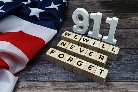 911 We will Never Forget Word alphabet letters on wooden background Foto stock