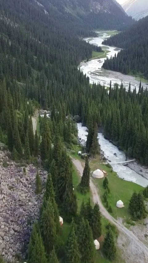 9:16:Drone Flight Over River Valley And Nomad Yurts. Kyrgyzstan, Karakol Vídeo Stock 333621975