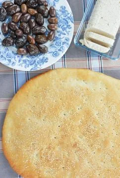 9213Flatbread ,olives and halva Stock Photos