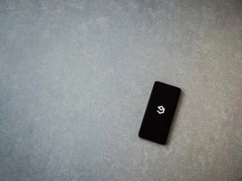 9GAG app launch screen with logo on the display of a black mobile smartphone  Foto stock