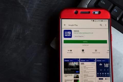 9NEWS dev app on Smartphone screen Stock-Fotos