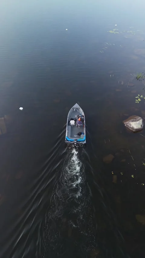 9x16 tracking boat 7-12-26 Stock Footage 340175603