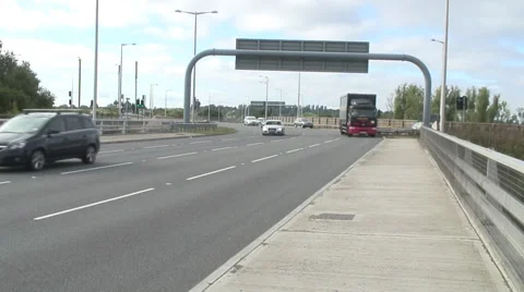 A33 at M4 jnc11 04 Video stock 28159513