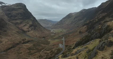 A82 road running through Glencoe surrounded by mountains Stockbeeldmateriaal 233975892