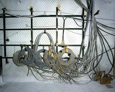 A861205 U12N MIDDLE NOTE CABLES ALLEN (Project Engineer) OCT 28 86 EG&amp;G/NT... Stock Photos