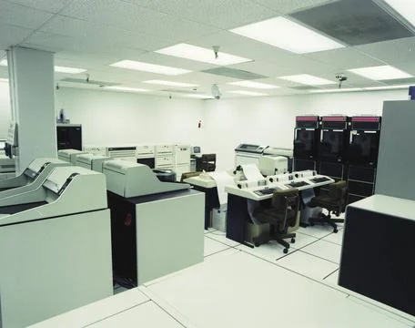 A87678 NON-EVENT COMPUTER ROOM BOBBY EDWARDS (PROJECT ENGINEER) APR 9 87 E... Stock-Fotos
