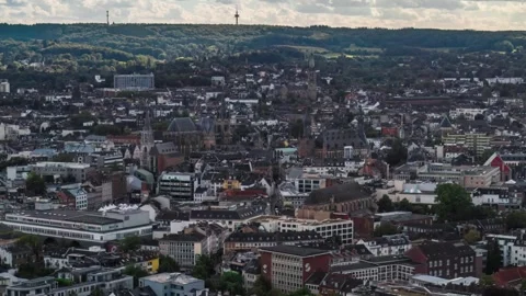 Aachen Aerial Drone Hyperlapse: Cathedral, Rathaus in front of foresty Hills Vídeo Stock 284344066